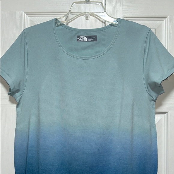 The North Face Performance Short Sleeve Blue Ombre Tee - Size X-Large - Picture 3 of 9